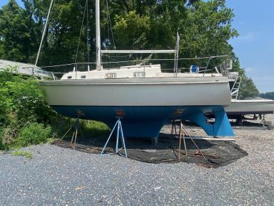 Bristol 27' Boat Located In Crownsville, MD - No Trailer 1979