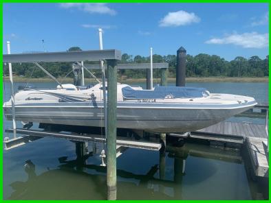 Godfrey Hurricane Fun Deck GS232 23’ Fiberglass Boat Yamaha V6 150 Outboard 2002
