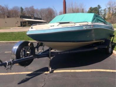Four Winn 18' Boat Located In St. Charles, IL - Has Trailer 1988