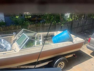 Crestliner 19' Runabout Boat Stern & Trailer 1974
