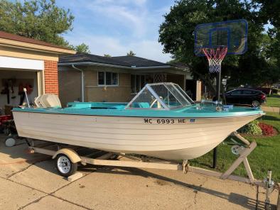 Crestliner 16' Runabout Boat Outboard & Has Trailer 1969