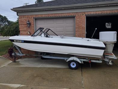 Chrysler 15' Runabout Boat Outboard & Has Trailer 1979