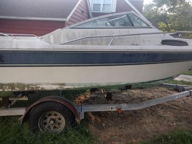 Chrysler 19' Runabout Boat Stern & Has Trailer 1988