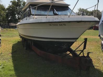 Century 28' Cruiser Boat Twin Inboard & Has Trailer 1980