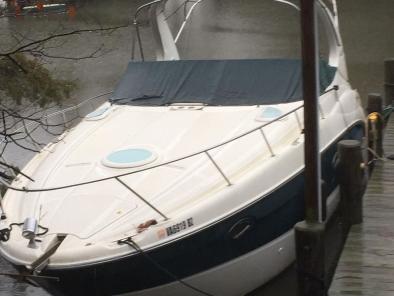 Maxium 31' Cruiser Boat Inboard 2002