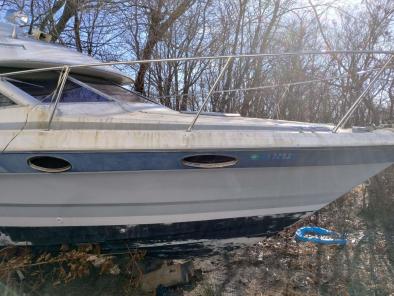 Bayliner 32' Boat Has Clean Title & No Trailer 1986