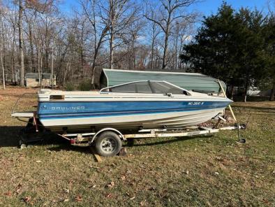 Bayliner 19' Runabout Boat & Has Trailer 1988