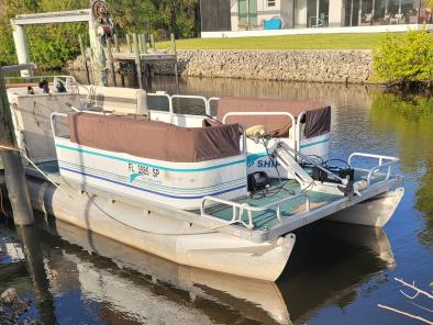 Grumman 24' Pontoon - Florida 1995