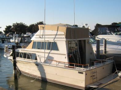 Carver Boats 3326 Voyager 1980