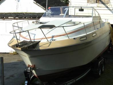 2005 Maxum 17ft boat