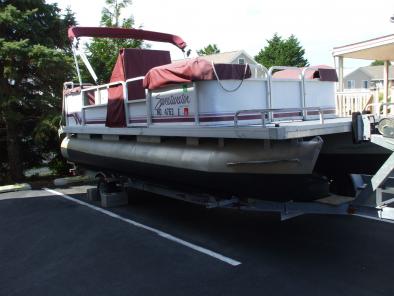 1985 Stingray 18ft boat