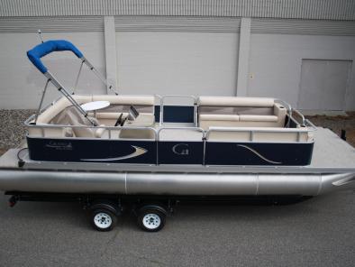 1995 Yamaha wave runner 9ft boat