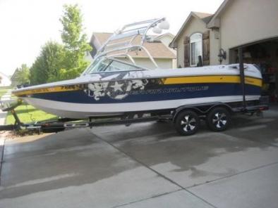 1995 Four Winns 24ft boat