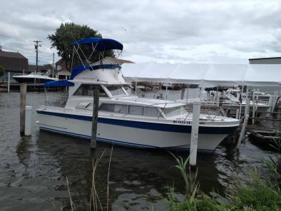 Uniflite 31&#039; Flybridge Cruiser 1969