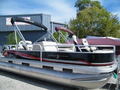 Sun Tracker Fishin' Barge 22 DLX 2012