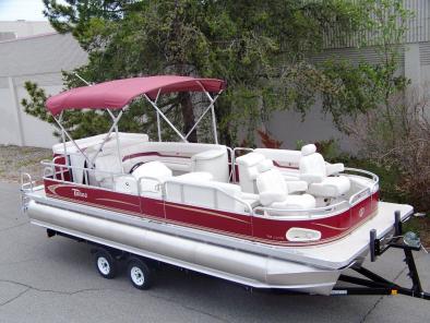 Tahoe 24 TMLT ER TRITOON 2012